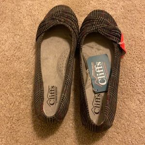 New white mountain shoes